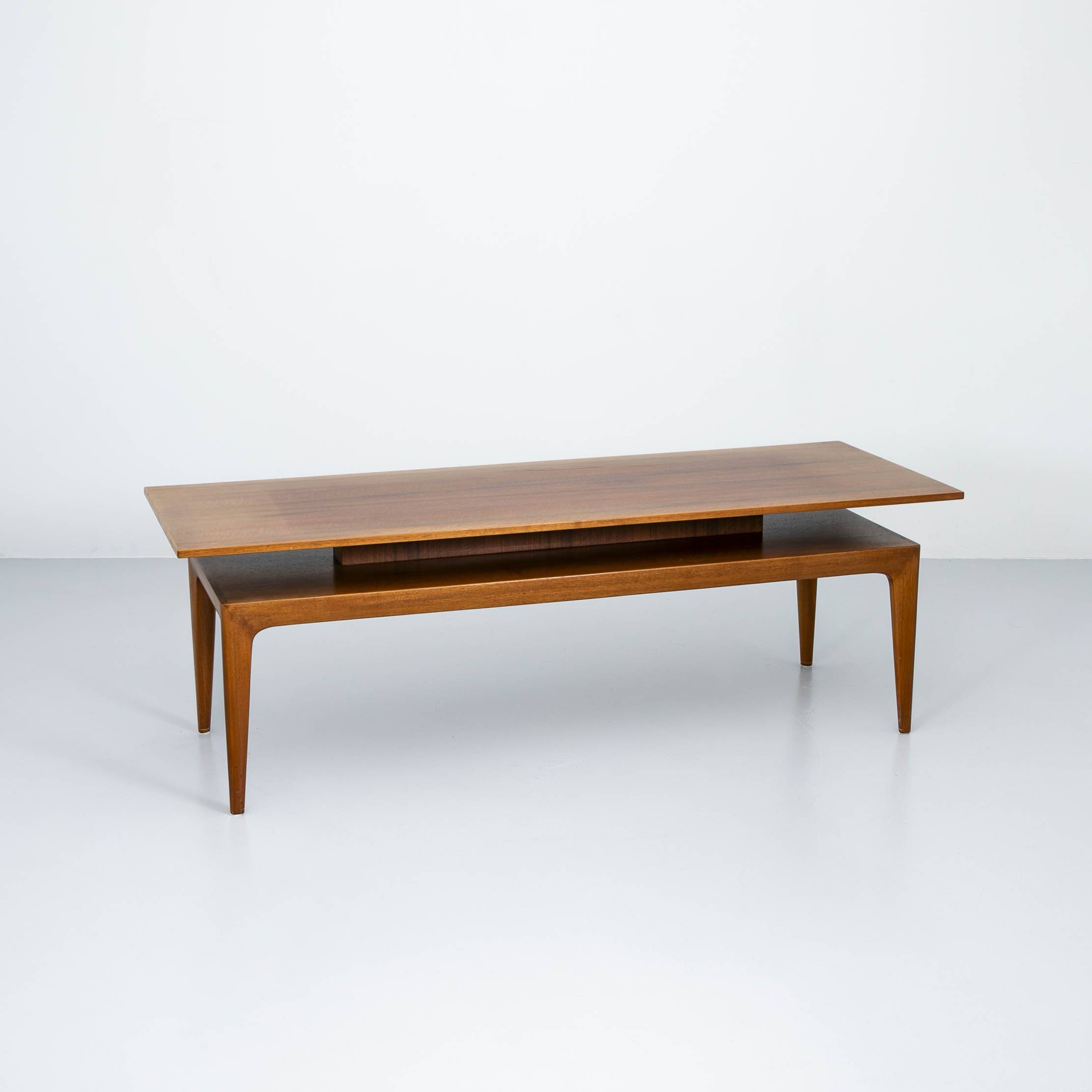 Nussbaum Couchtisch mit Ablage Couchtisch Nussbaum Couchtisch mit Ablage Couchtisch