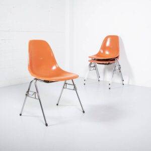 Orange Eames Sidechair – stapelbar Designerstuhl Orange Eames Sidechair – stapelbar Designerstuhl