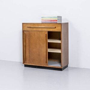 Nussbaum Schiebetürschrank mit Schublade Kommode