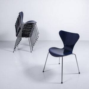 Serie 7 Stuhl 3107 blau Designerstuhl Serie 7 Stuhl 3107 blau Designerstuhl