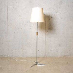Stehlampe mit weissem Schirm – Chromfuss Stehlampe
