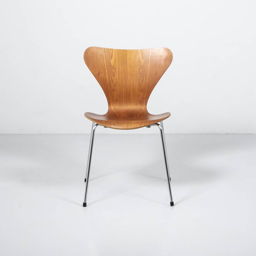 Serie 7 Stuhl in Teak von Arne Jacobsen Designerstuhl Serie 7 Stuhl in Teak von Arne Jacobsen Designerstuhl