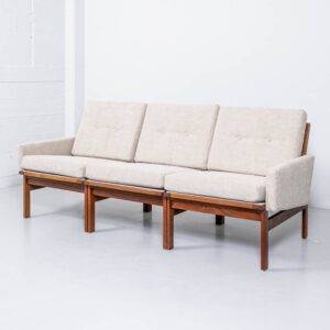 Teak Polstersofa mit Bouclé Bezug Sofa