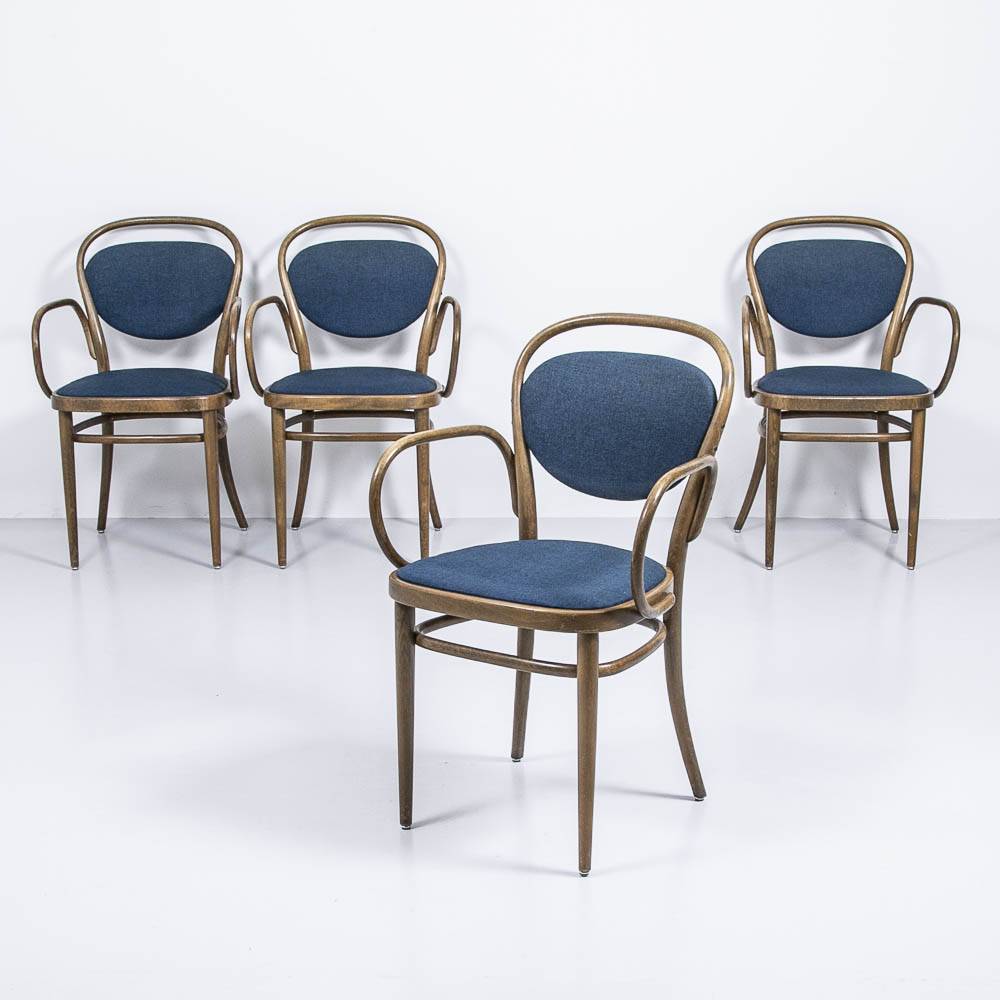 Thonet Bugholzstuhl mit Armlehne Designerstuhl Thonet Bugholzstuhl mit Armlehne Designerstuhl