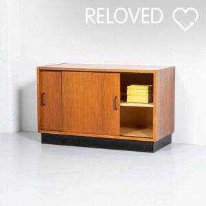 Nussbaum Sideboard auf Sockel Kommode