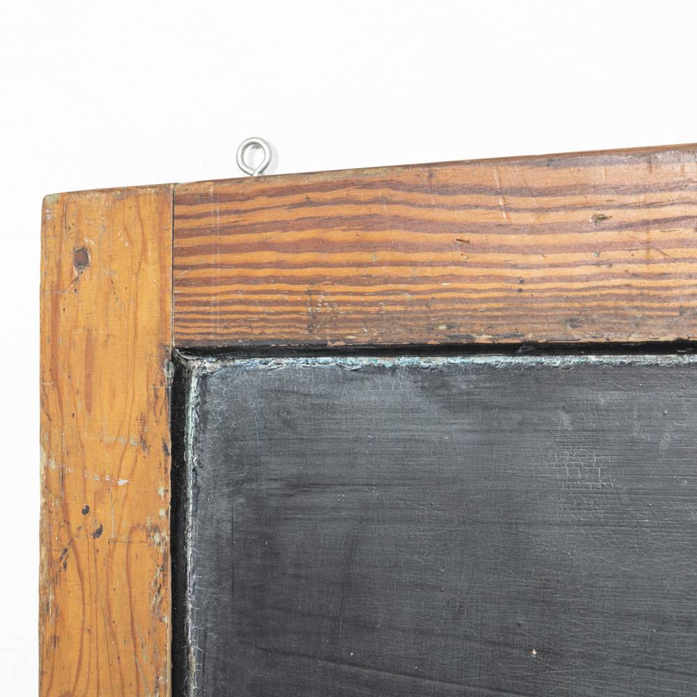 155cm-Wandtafel mit Holzrahmen Besonderheiten 155cm-Wandtafel mit Holzrahmen Besonderheiten