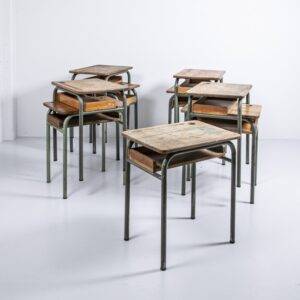 Kleiner Eichen Schreibtisch mit Patina Bürotisch