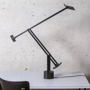 Tizio Tischlampe von Richard Sapper für Artemide Nachttischlampe Tizio Tischlampe von Richard Sapper für Artemide Nachttischlampe